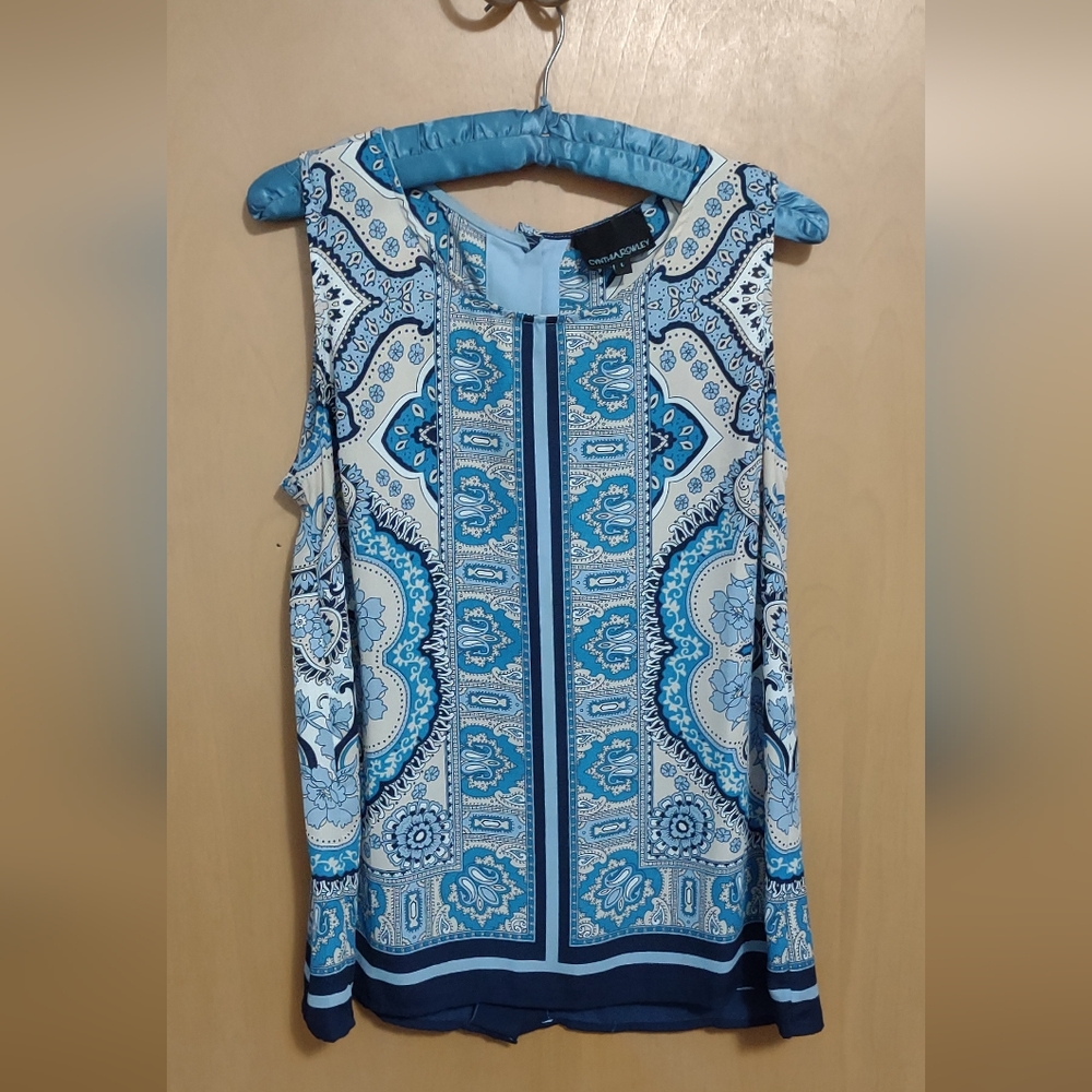 Lower price!*Back button blouse(M/L)